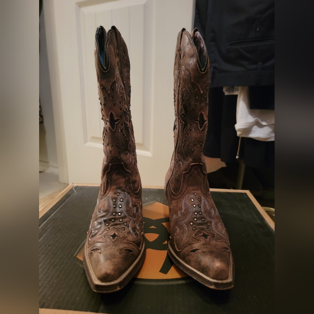 Women Cowboy Boots, SIZE 7, brown